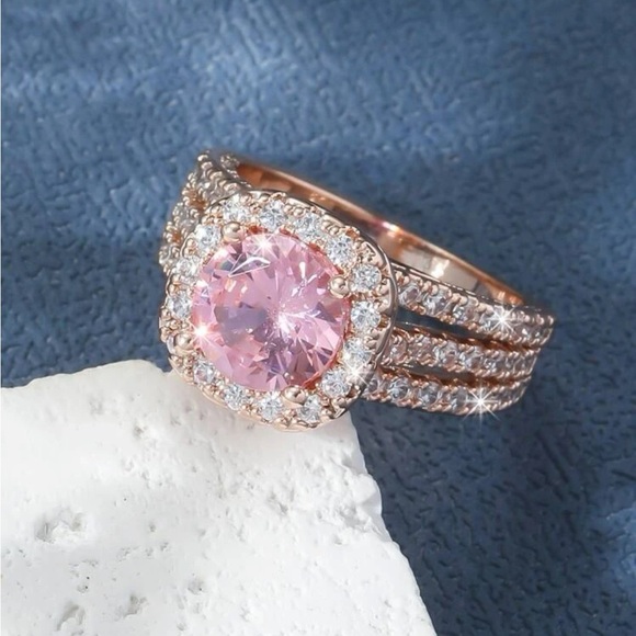Rose gold pink cubic zirconia ring - Picture 2 of 5
